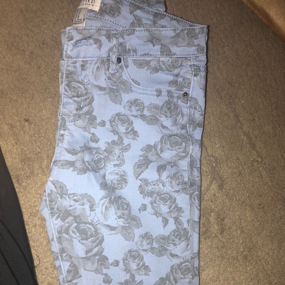 Forever 21 Denim - Floral forever 21 jeans size 27